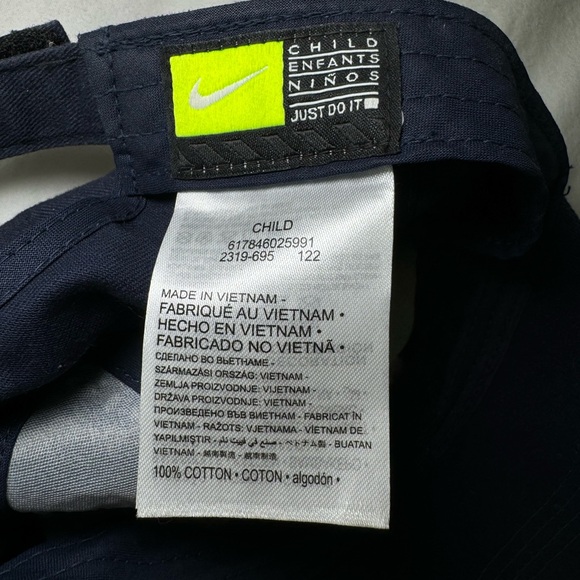 NWOT - NIKE Child Baseball Cap Dark Blue with white Logo - Picture 2 of 5